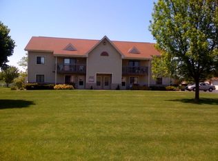 1215 Bear Pass APT 6, Mukwonago, WI 53149
