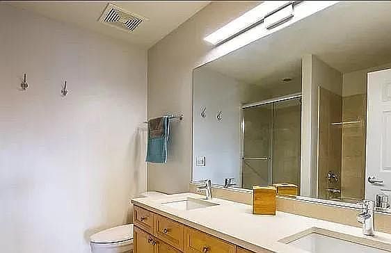 5th image of 2762 N Lincoln Ave APT 303