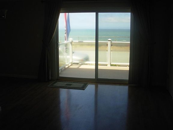 3rd image of 455 Esplanade Ave APT 2