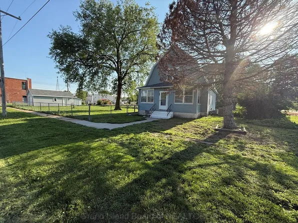 911 Platte St, Chapman, NE 68827