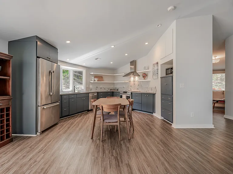112 Scarlett St — Photo 9
