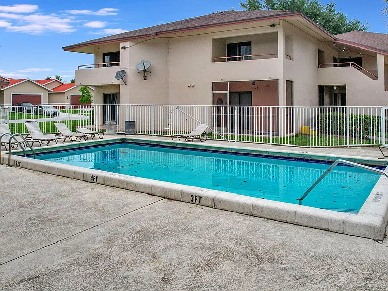 12641 Westhampton Cir #C311 — Photo 35