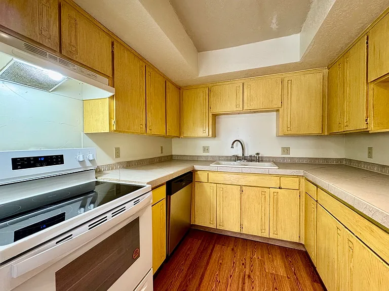 428 Sundance Ln — Photo 3