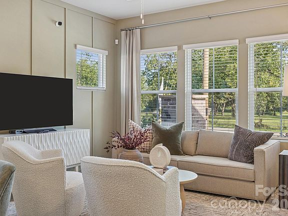 3rd image of 4624 Lakeview Rd #4