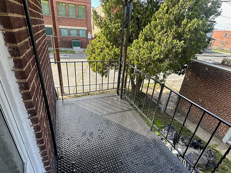 1300 Kenhill Ave — Photo 6