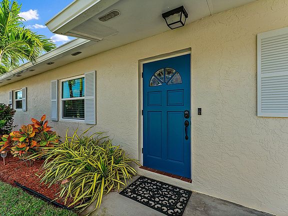 4th image of 1110 NE Crescent Street