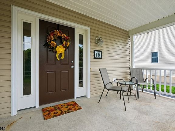 4th image of 18 Brooklake Rd