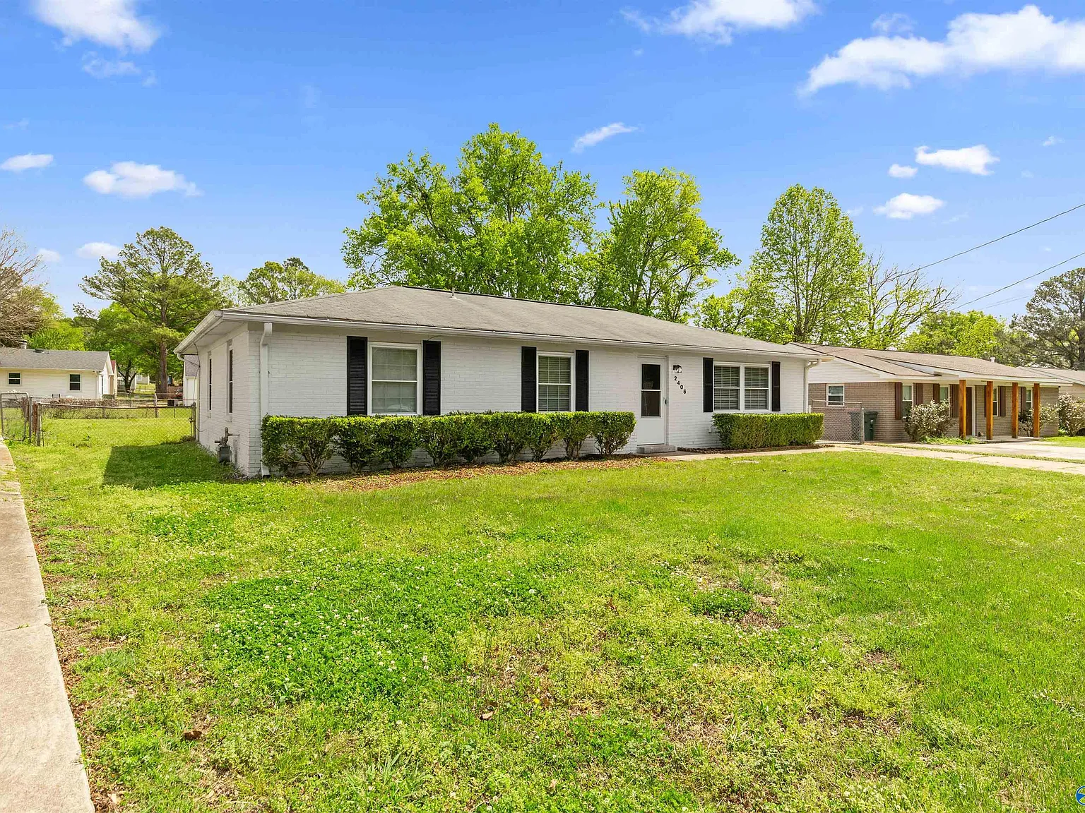 3 bed, 1.5 bath, 1225 sqft, $1,550 — Photo 3