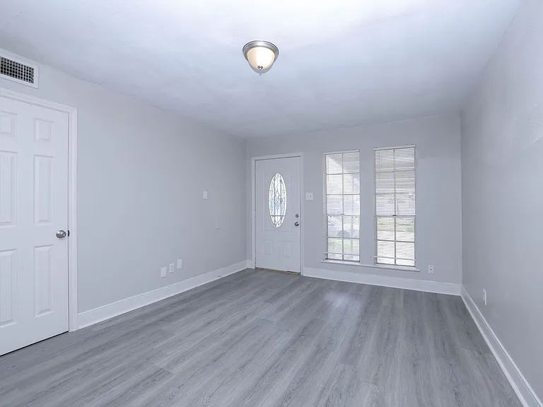 9834 Denning Dr — Photo 8