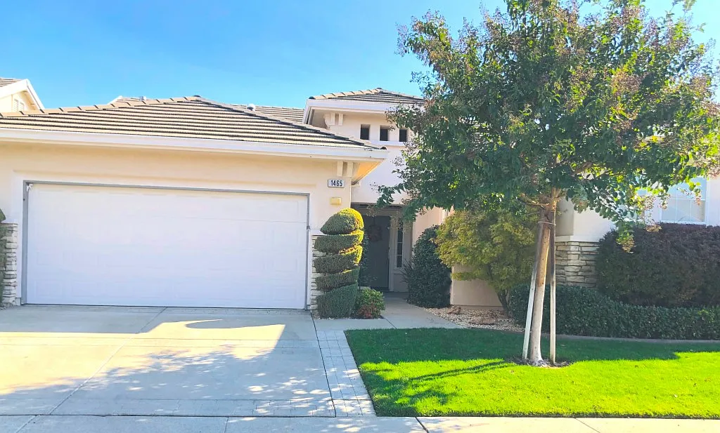 1465 Bismarck Ln photo 1