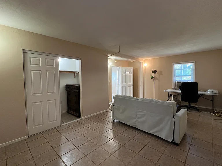5575 1/2 Angelus Ave — Photo 4