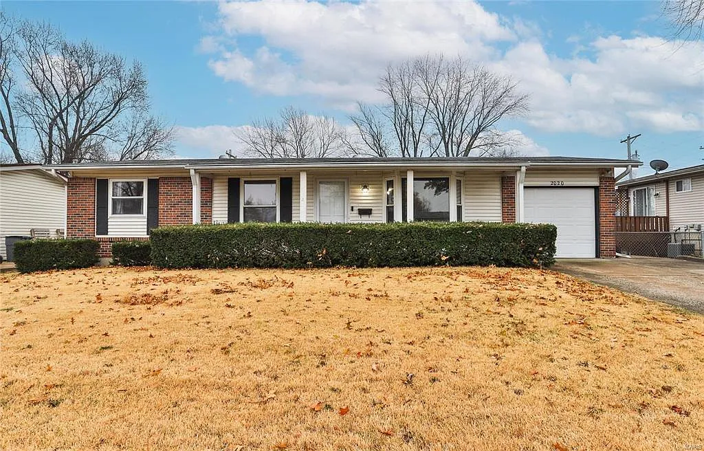 2020 Loveland Dr photo 1