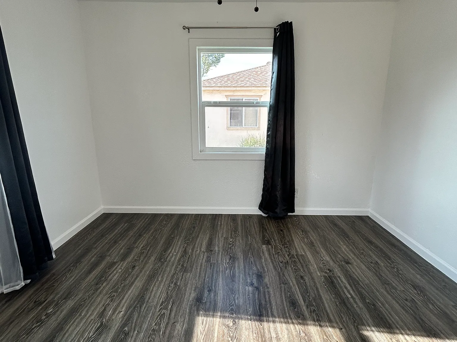 3 bed, 1072 sqft, $2,350 — Photo 4