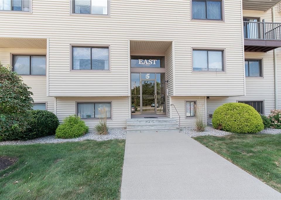 1st image of 196 Old River Rd APT 5-B