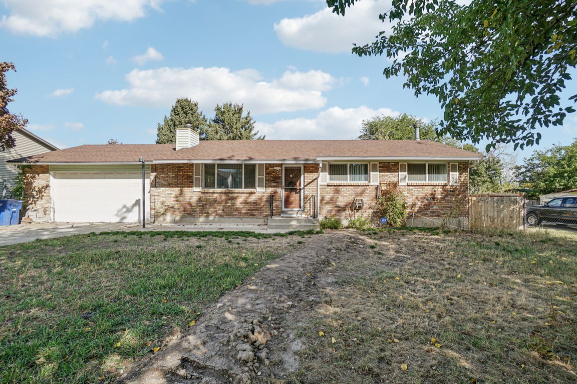 W Kathy Ave-S2110-001.jpg