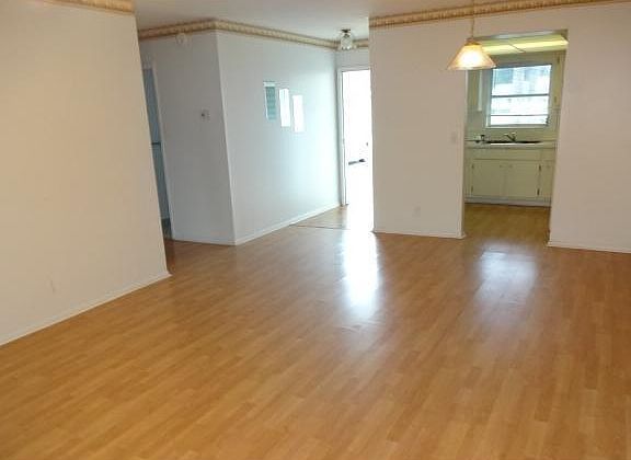 3rd image of 4808 Cresthaven Blvd