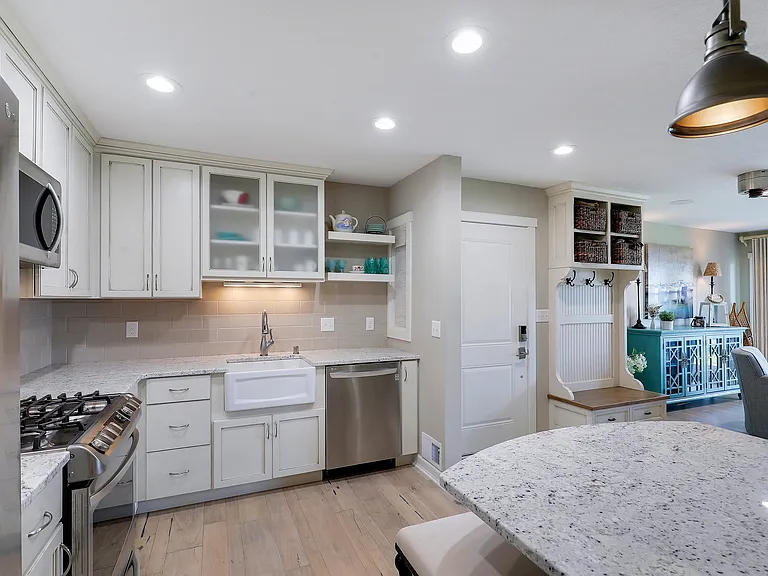 411 Lake St — Photo 12