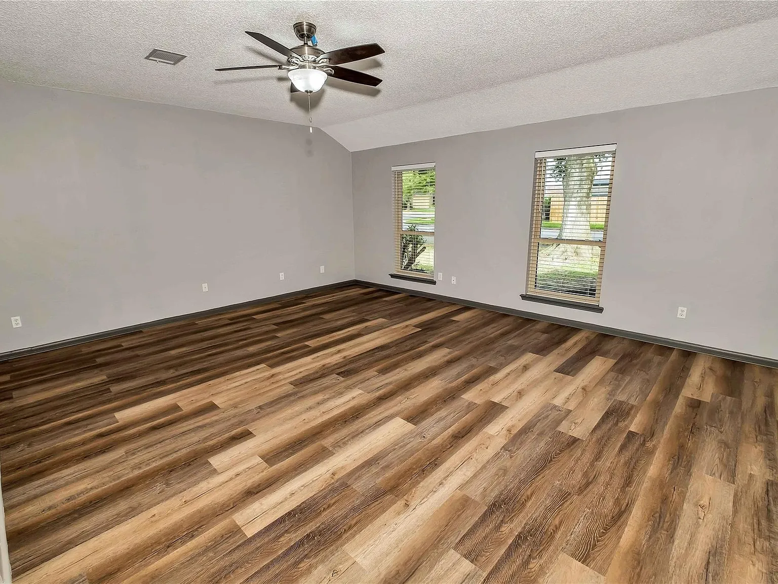 3 bed, 2.0 bath, 1788 sqft, $2,200 — Photo 4