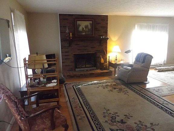 3rd image of 49 Gardner Dr