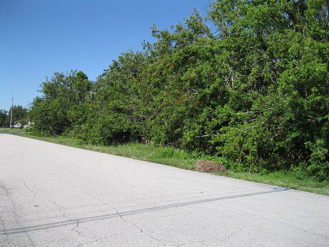 2nd image of 1013 SW Idol Ave