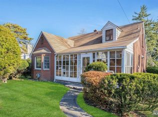 106 N Farview Ave, Paramus, NJ 07652