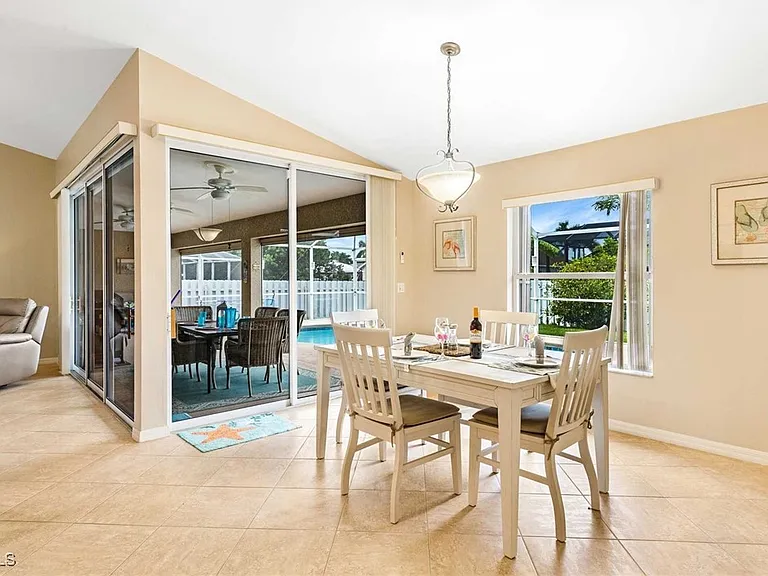 4226 SW 14th Pl — Photo 7