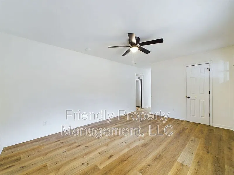 3 bed, 1.5 bath, 1047 sqft, $1,395 — Photo 4