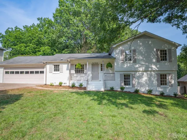 500 Briarpatch Ln, Charlotte, NC 28211