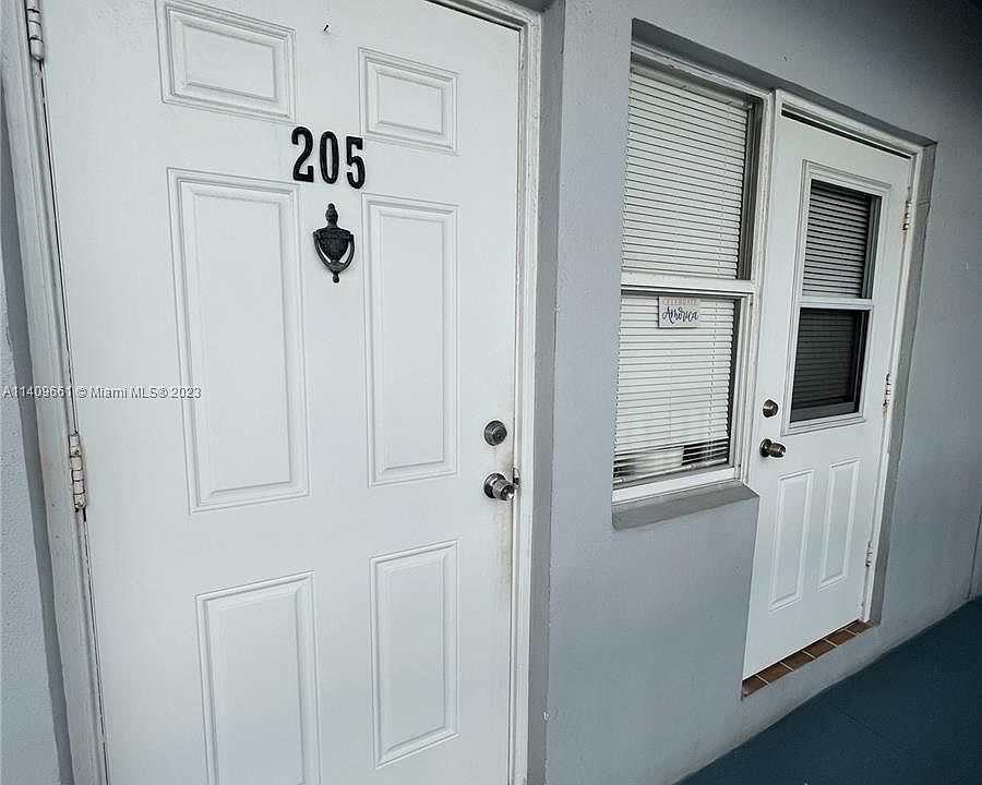 1st image of 2223 Park Ln APT 205