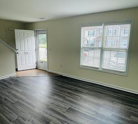 3rd image of 304 Comanche Trail