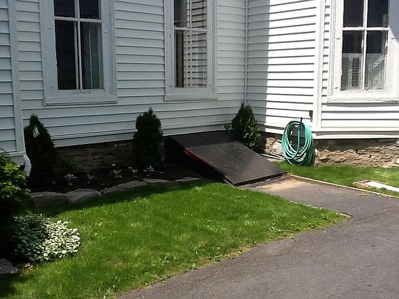 Side entrance to basement