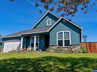 938 S 9th St, Harrisburg, OR 97446
