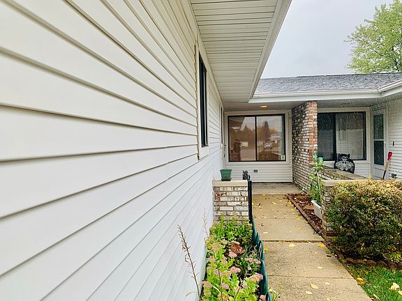 2nd image of 1000 Glastonbury Ln #1000