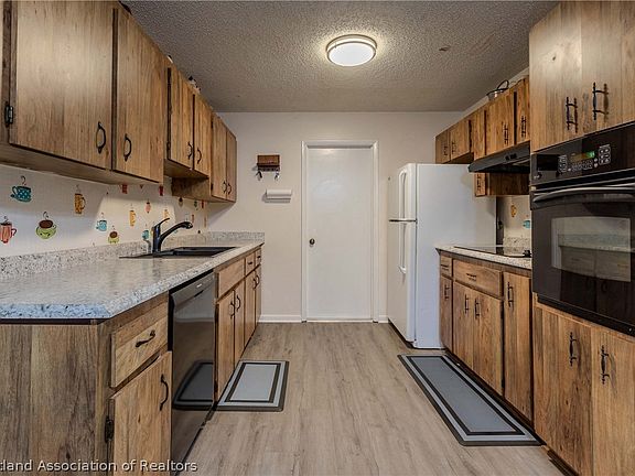 5th image of 1109 Viburnum Dr