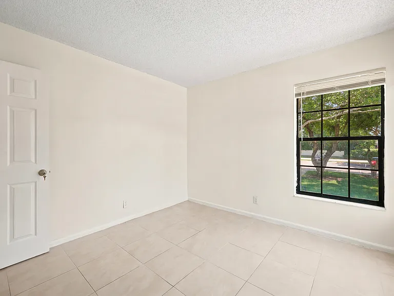 2600 Greenwood Ter #G201 — Photo 20