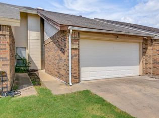 6711 Ports O Call Dr, Rowlett, TX 75088