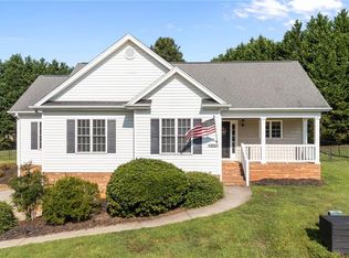 9512 Oakbrook Rdg, Rural Hall, NC 27045