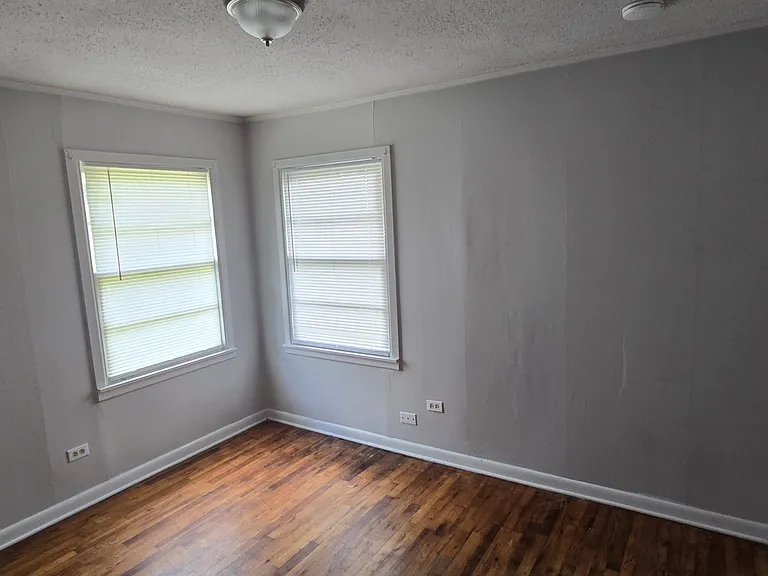 713 Hillview St — Photo 9