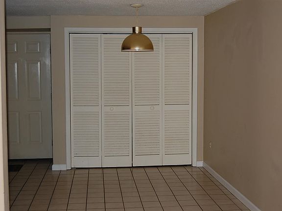 5th image of 709 Benton St