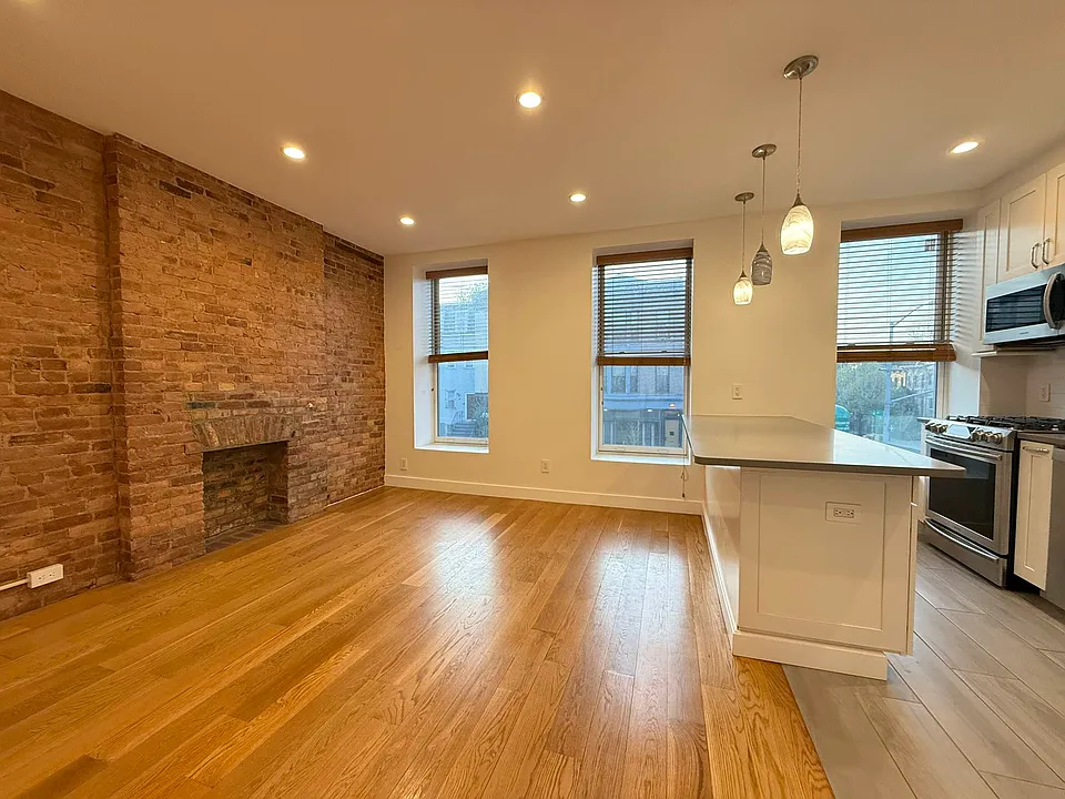 461 6th Ave #2