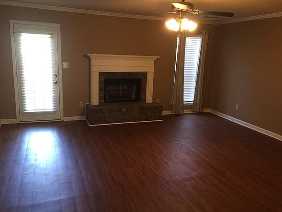 3rd image of 413 Jamestown Manor Dr