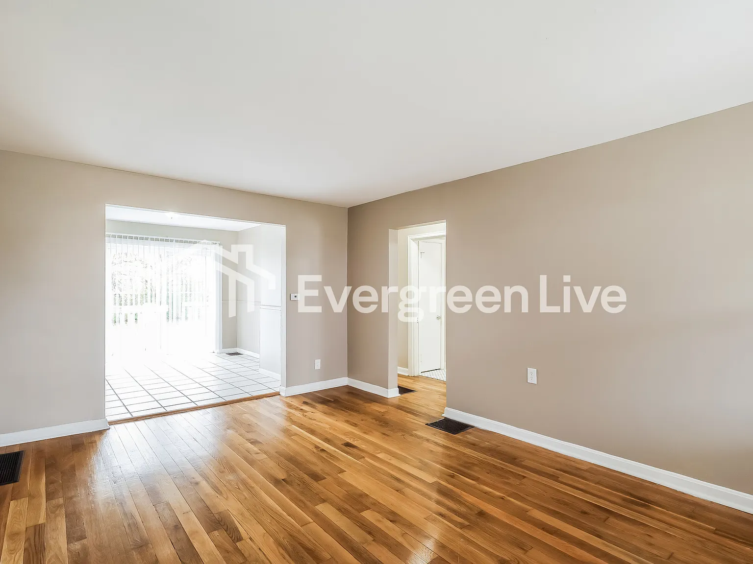3 bed, 1.0 bath, 1253 sqft, $1,595 — Photo 3