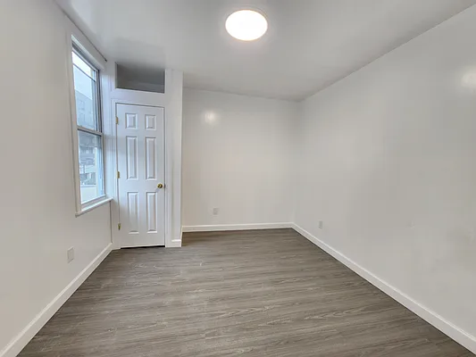 Rented by Astoria Realty | media 6