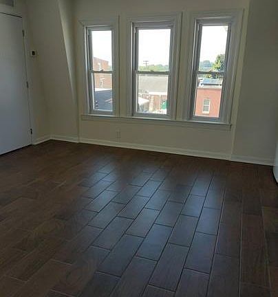 5th image of 2219 Maryland Ave #4
