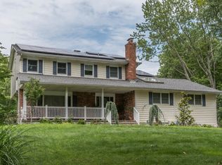 85 Old Brook Rd, Dix Hills, NY 11746