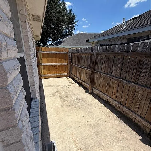 2508 Cervantes Ave — Photo 18