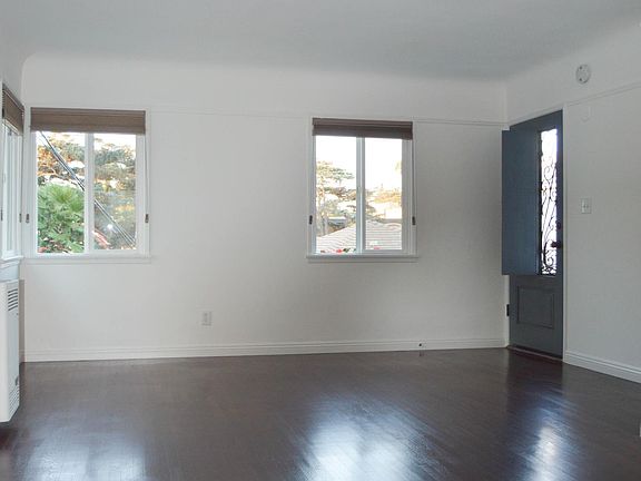 4th image of 927 9th St APT C