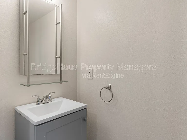 801 W Hawthorn St W #304 — Photo 25
