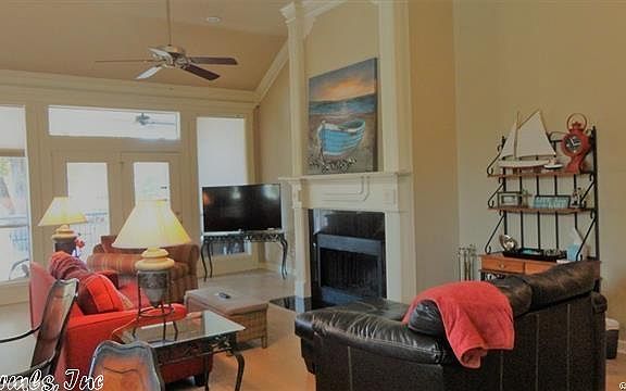 4th image of 698 Farr Shores Dr