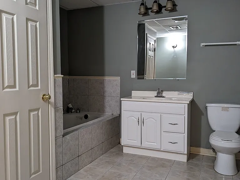 705 Dover Ct — Photo 36